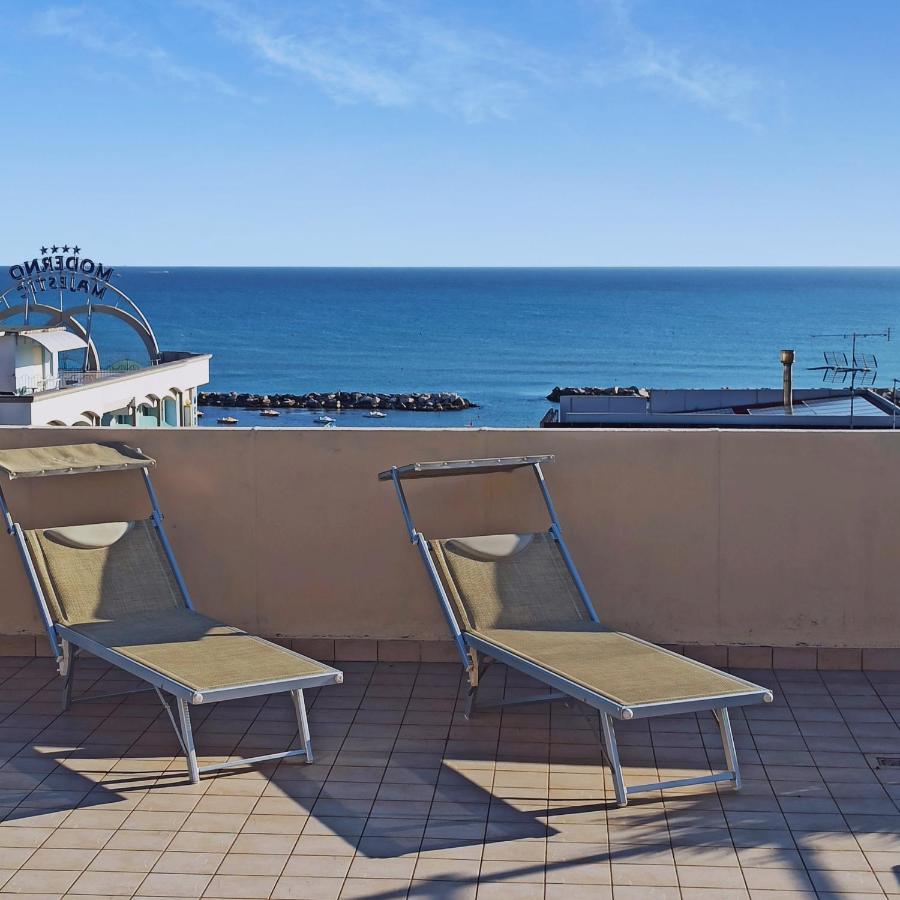 Hotel Gabbiano Cattolica Kültér fotó