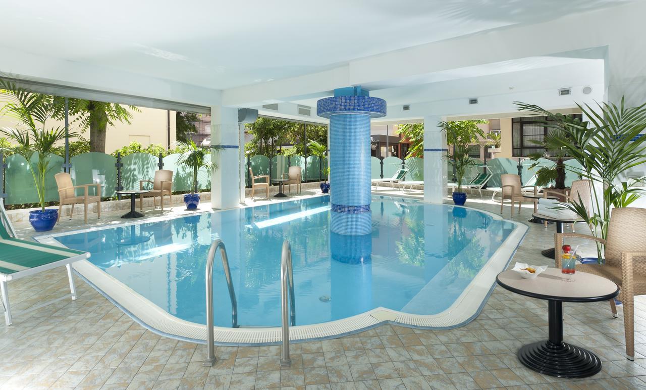 Hotel Gabbiano Cattolica Kültér fotó